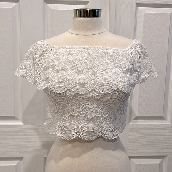 EUC AGACI Cropped Lacy Ruffle Off-The-Shoulder Top - Picture 2 of 14